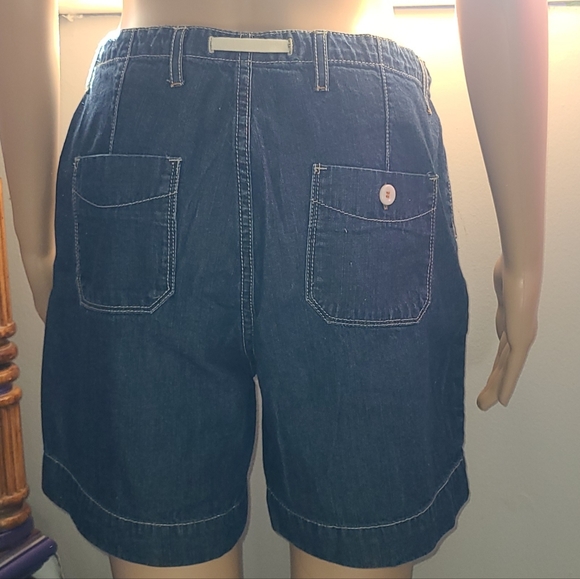 Womens shorts - Picture 2 of 4